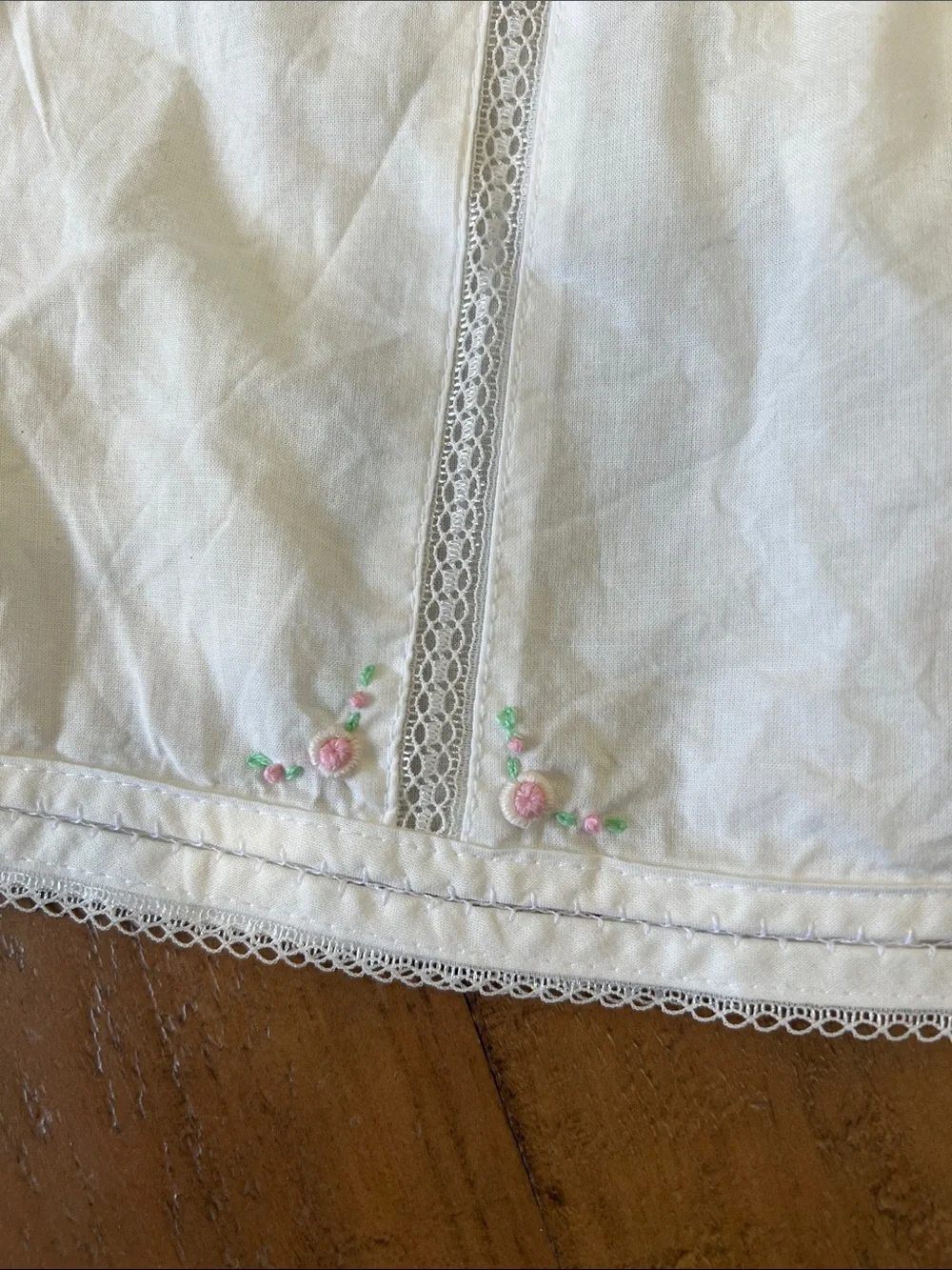 Remember Nguyen off white hand embroidered rosette short sleeve dress 9 months - Picture 2 of 5